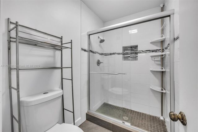 225 Lakeside Cir, Sunrise, FL 33326