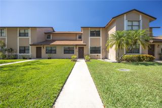 225 Lakeside Cir, Sunrise, FL 33326