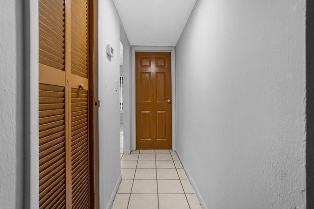 2424 NW 39th Way 202, Lauderdale Lakes, FL 33311