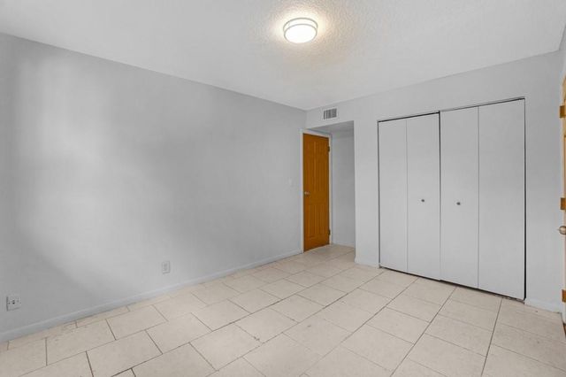 2424 NW 39th Way 202, Lauderdale Lakes, FL 33311