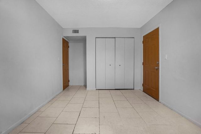 2424 NW 39th Way 202, Lauderdale Lakes, FL 33311