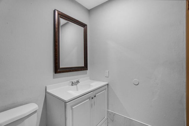 2424 NW 39th Way 202, Lauderdale Lakes, FL 33311