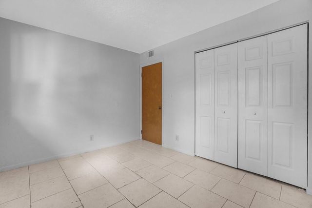 2424 NW 39th Way 202, Lauderdale Lakes, FL 33311