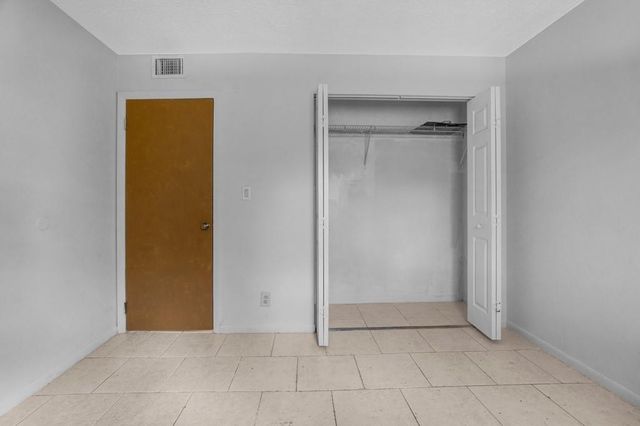 2424 NW 39th Way 202, Lauderdale Lakes, FL 33311