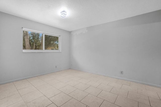 2424 NW 39th Way 202, Lauderdale Lakes, FL 33311