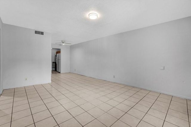 2424 NW 39th Way 202, Lauderdale Lakes, FL 33311