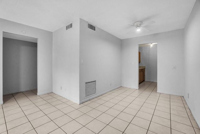 2424 NW 39th Way 202, Lauderdale Lakes, FL 33311