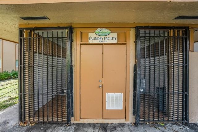 2424 NW 39th Way 202, Lauderdale Lakes, FL 33311