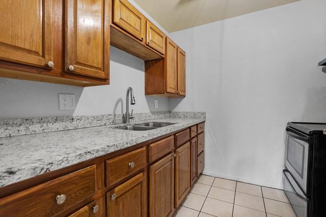 2424 NW 39th Way 202, Lauderdale Lakes, FL 33311