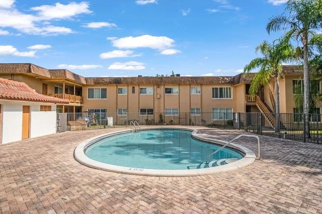 2424 NW 39th Way 202, Lauderdale Lakes, FL 33311