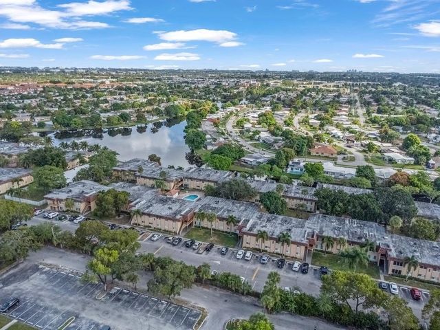 2424 NW 39th Way 202, Lauderdale Lakes, FL 33311