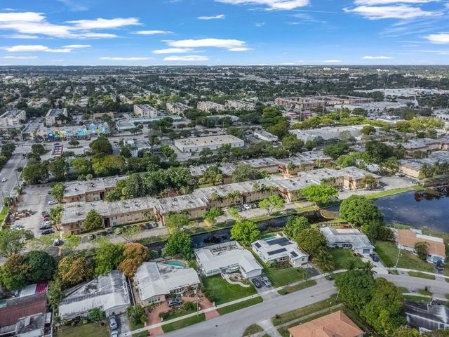 2424 NW 39th Way 202, Lauderdale Lakes, FL 33311