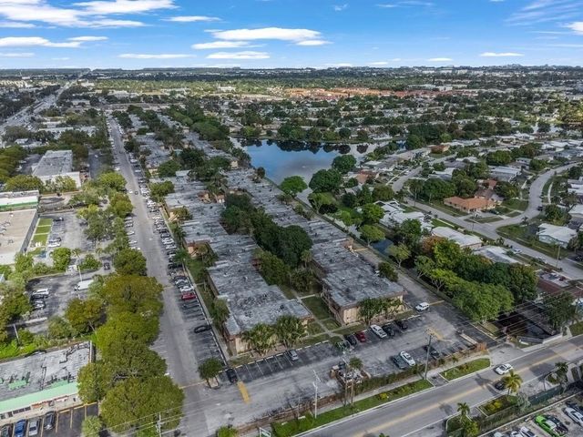 2424 NW 39th Way 202, Lauderdale Lakes, FL 33311