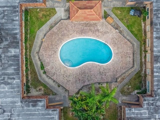 2424 NW 39th Way 202, Lauderdale Lakes, FL 33311