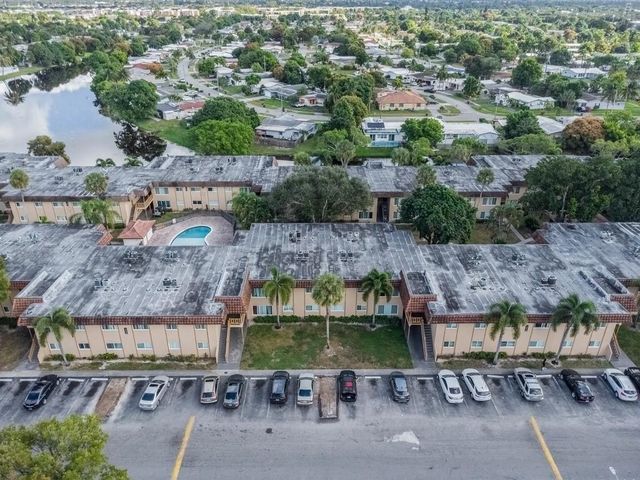 2424 NW 39th Way 202, Lauderdale Lakes, FL 33311