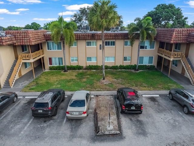 2424 NW 39th Way 202, Lauderdale Lakes, FL 33311