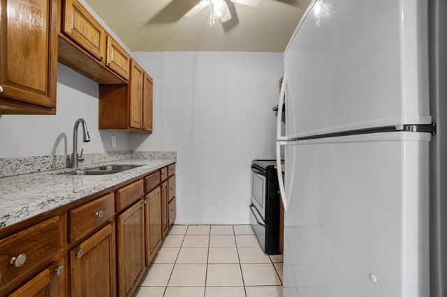 2424 NW 39th Way 202, Lauderdale Lakes, FL 33311