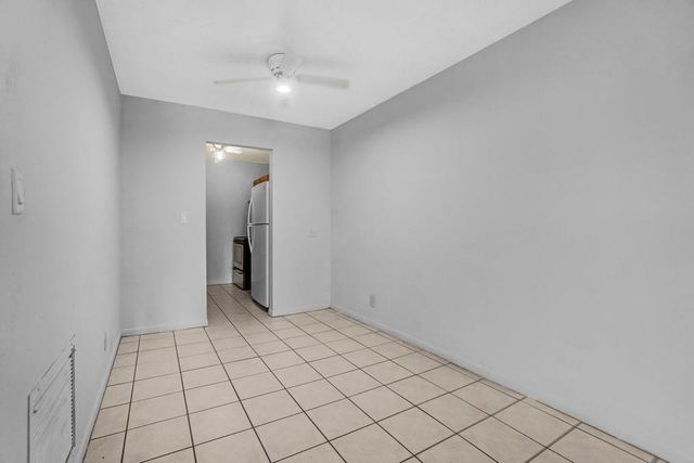 2424 NW 39th Way 202, Lauderdale Lakes, FL 33311