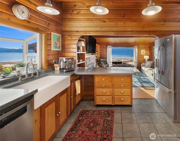 26190 N Highway 101, Hoodsport, WA 98548