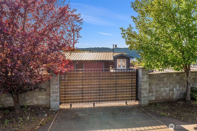26190 N Highway 101, Hoodsport, WA 98548