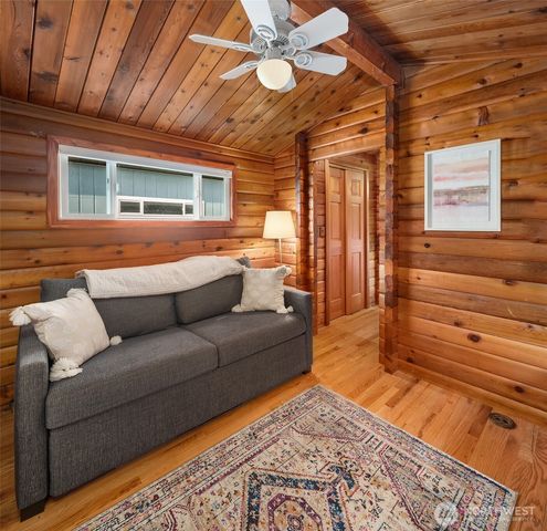 26190 N Highway 101, Hoodsport, WA 98548