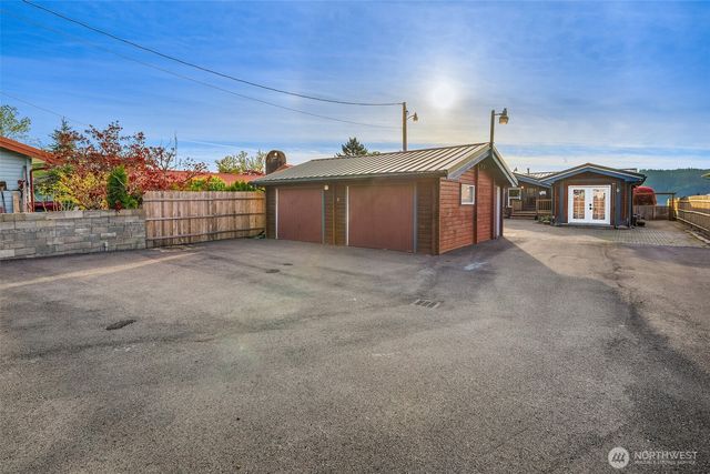 26190 N Highway 101, Hoodsport, WA 98548