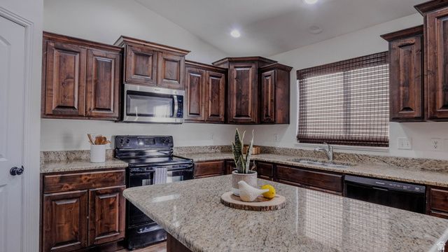 1115 S 1425 W, Clearfield, UT 84015