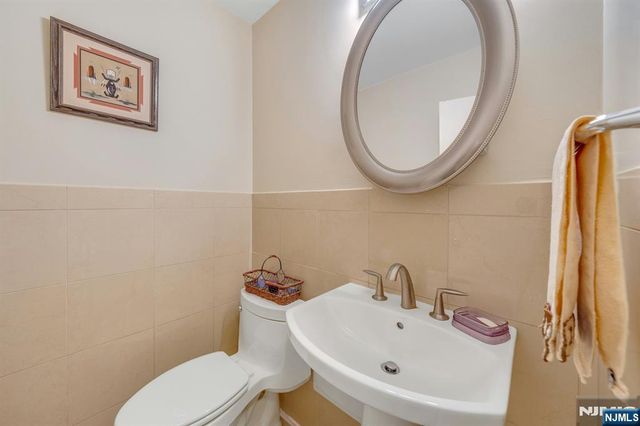 2150 Center Avenue 3C, Fort Lee, NJ 07024