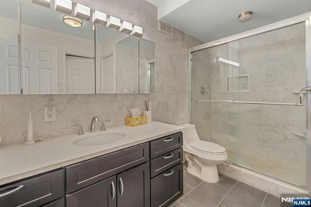 2150 Center Avenue 3C, Fort Lee, NJ 07024
