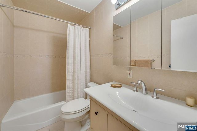 2150 Center Avenue 3C, Fort Lee, NJ 07024