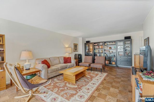 2150 Center Avenue 3C, Fort Lee, NJ 07024