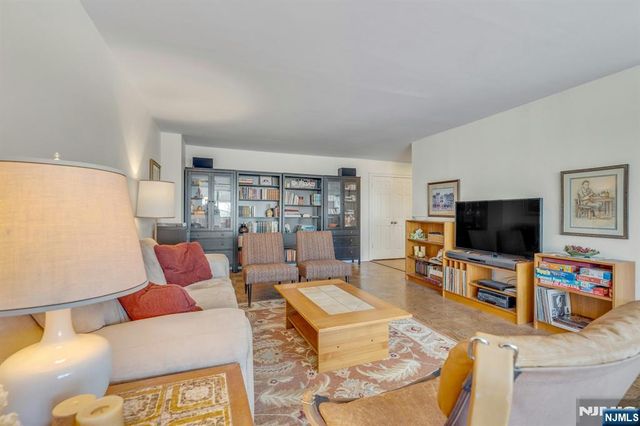 2150 Center Avenue 3C, Fort Lee, NJ 07024