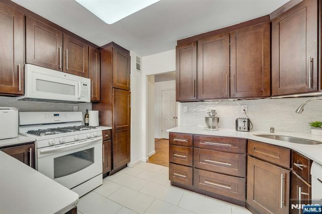 2150 Center Avenue 3C, Fort Lee, NJ 07024