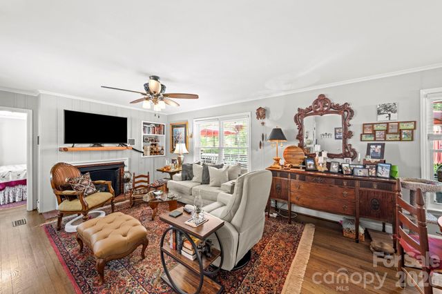 421 Tywood Street NE, Lenoir, NC 28645