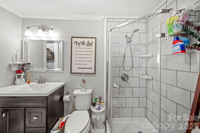 421 Tywood Street NE, Lenoir, NC 28645