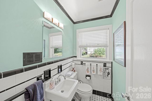 421 Tywood Street NE, Lenoir, NC 28645