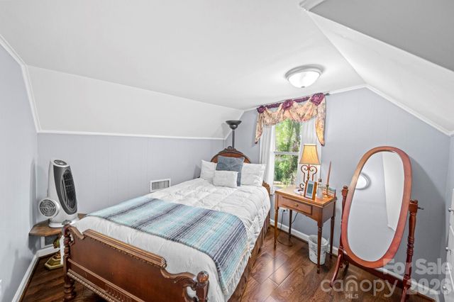 421 Tywood Street NE, Lenoir, NC 28645