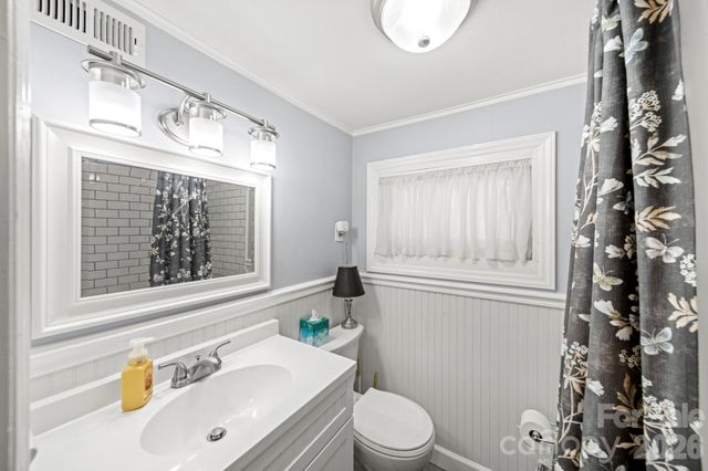 421 Tywood Street NE, Lenoir, NC 28645