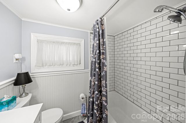 421 Tywood Street NE, Lenoir, NC 28645