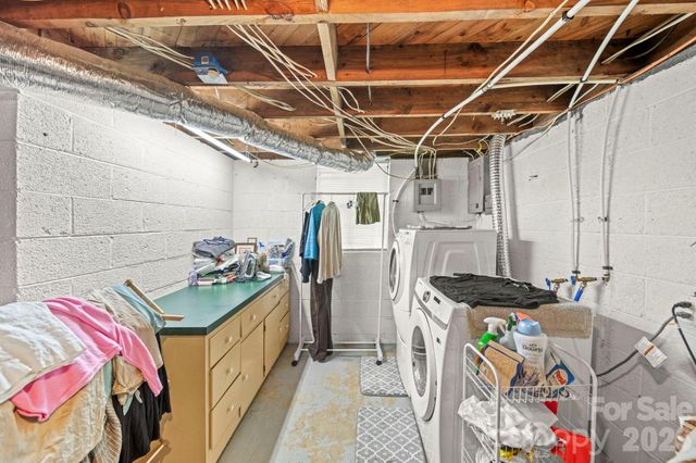 421 Tywood Street NE, Lenoir, NC 28645