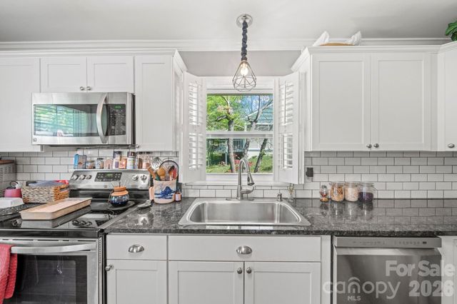 421 Tywood Street NE, Lenoir, NC 28645
