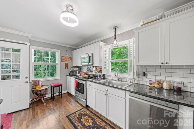 421 Tywood Street NE, Lenoir, NC 28645