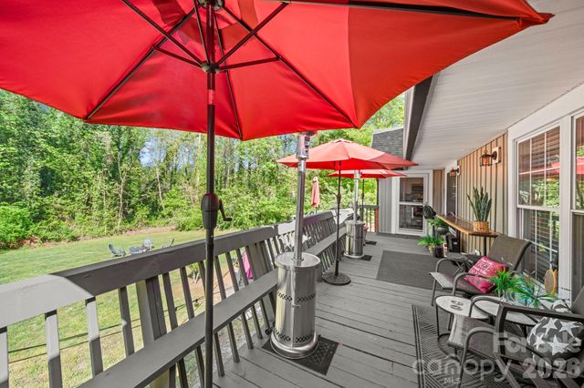 421 Tywood Street NE, Lenoir, NC 28645
