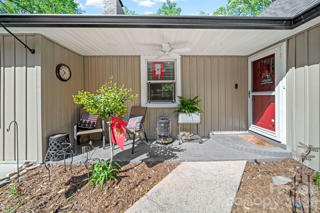 421 Tywood Street NE, Lenoir, NC 28645