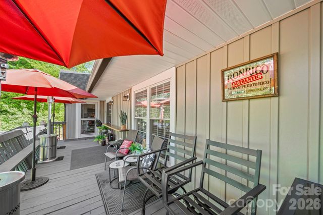421 Tywood Street NE, Lenoir, NC 28645