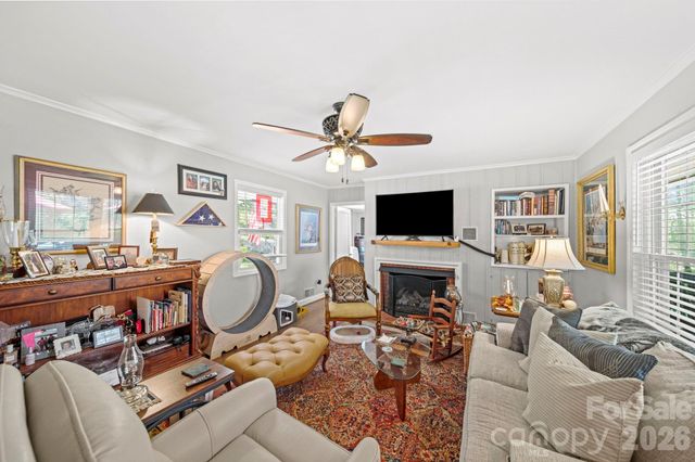 421 Tywood Street NE, Lenoir, NC 28645