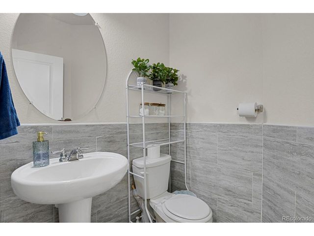 19553 E 60th Pl, Aurora, CO 80019