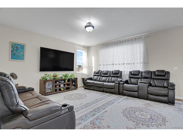 19553 E 60th Pl, Aurora, CO 80019