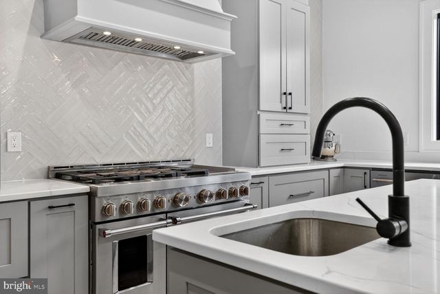 414 N MONROE ST, Arlington, VA 22201