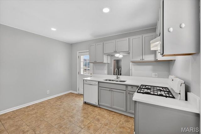 3940 Randall Street, St Louis, MO 63116